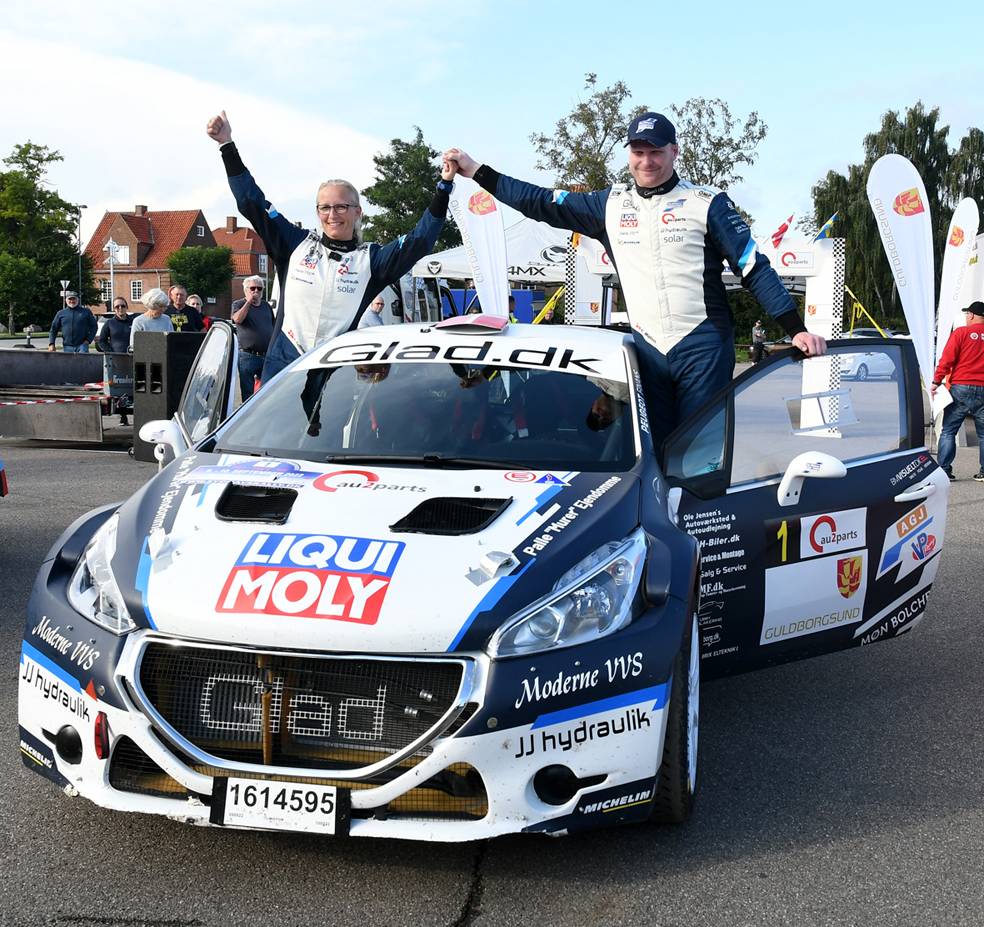 Kenneth Madsen og Mette Felthaus, Ruds Vedby/Horsens, kørte deres Peugeot 208 R5 i mål som totalvindere af Au2parts Sydhavsrally 2022 ved Nykøbing F. Hallen.
(Foto: Morten Dam, specialpress@gmail.com)